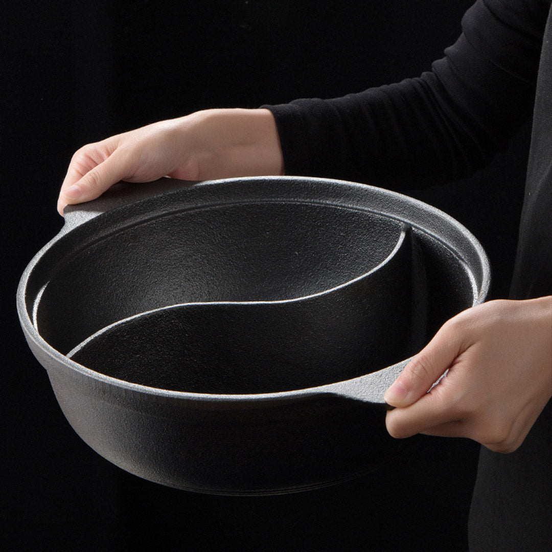 32CM Round Cast Iron Shabu Shabu Hotpot Two-Flavor Division