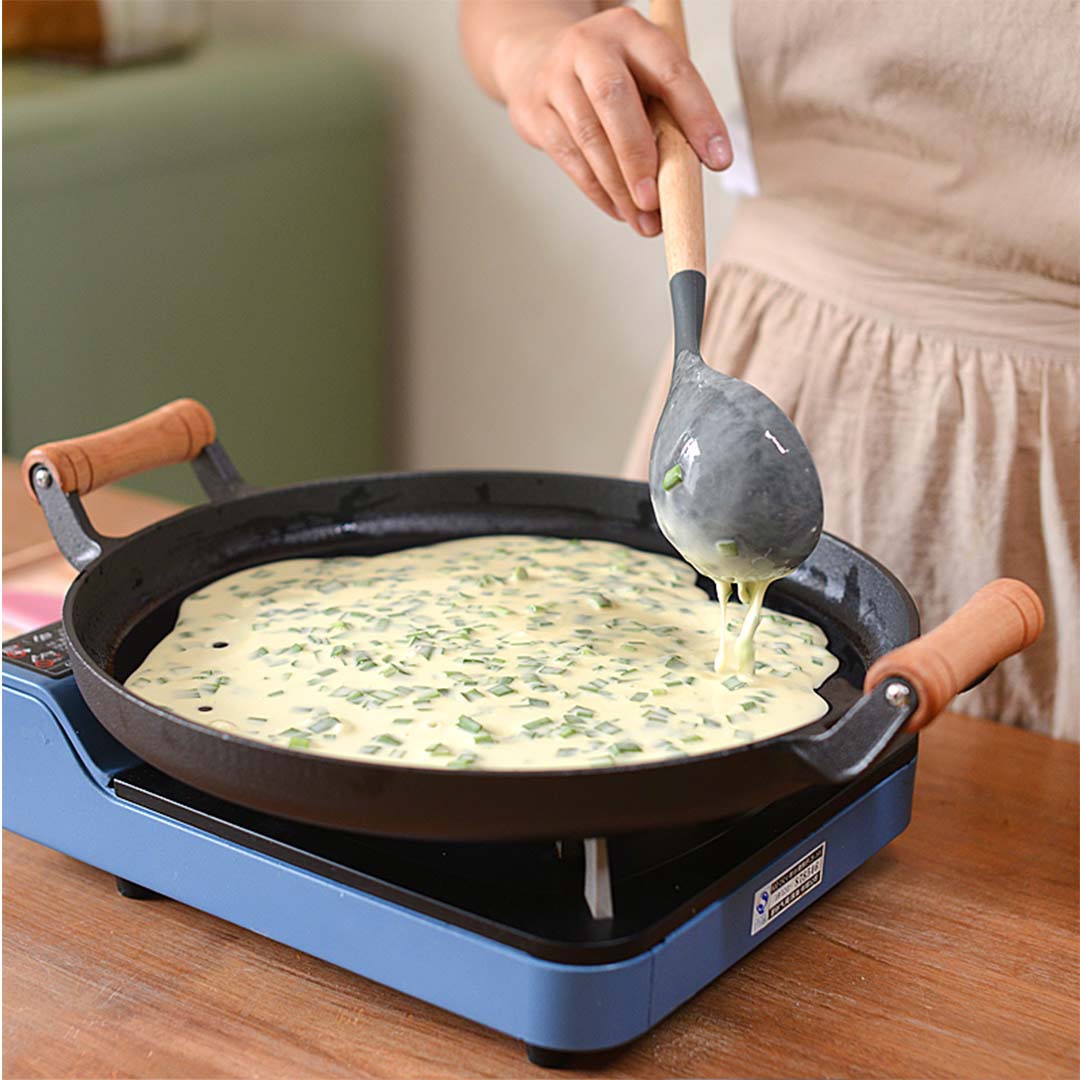 35cm Cast Iron Frying Pan With Wooden Handle